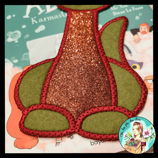 Marque page Dinosaure kaki et bordeaux