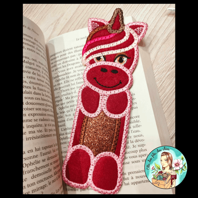Marque page Licorne bordeaux et rose