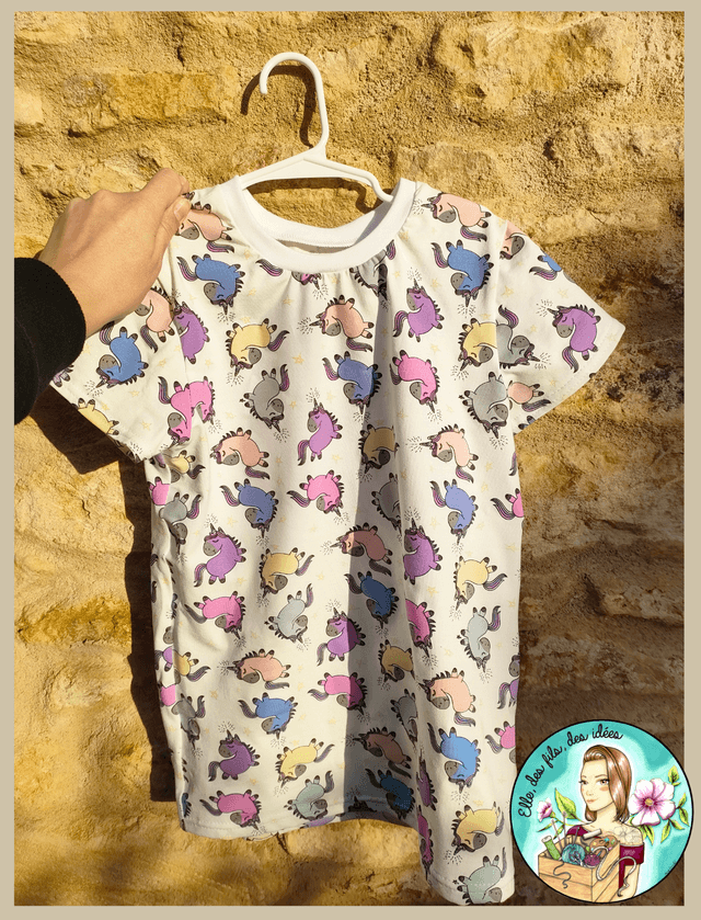 Tshirt magique motif licorne, taille 4 ans 